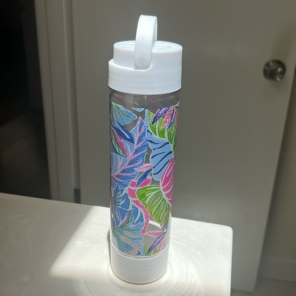 Lilly Pulitzer Blue Grotto GWP Water Bottle 24 Fl oz. Retractable drink port - Picture 7 of 14